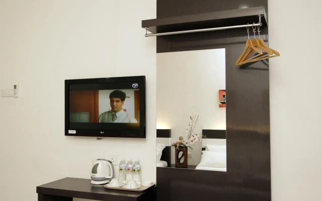 New Century Hotel - photo 3