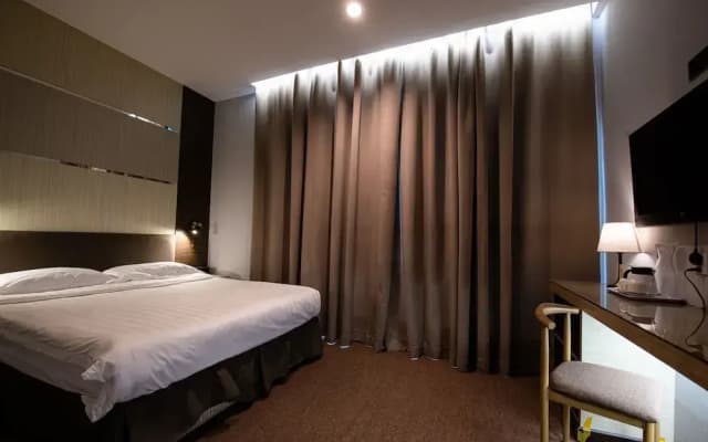 Capital O 90617 Hotel Meliden - photo 5