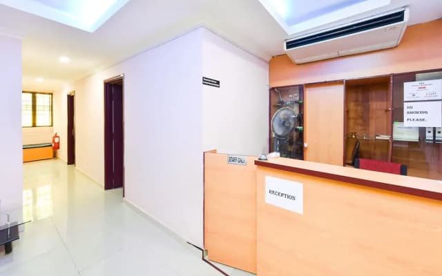 OYO 90562 J Hotel PJ - photo 2
