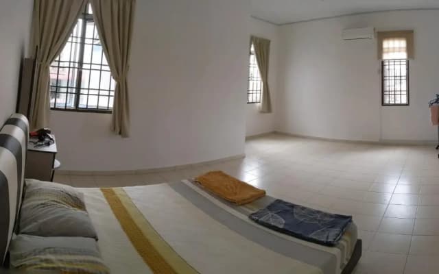 Johor Bahru 6 Bedrooms Corner House: Big & Comfort - photo 5