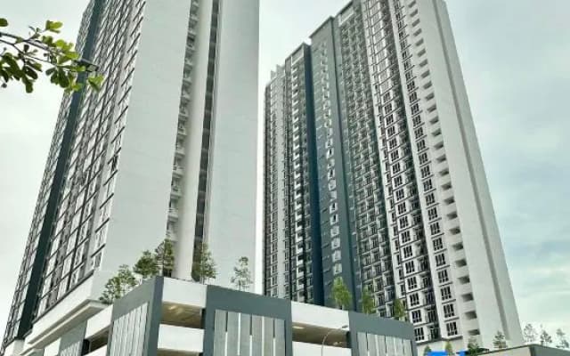 Paragon Residence Straits View by Stayrene - photo 2