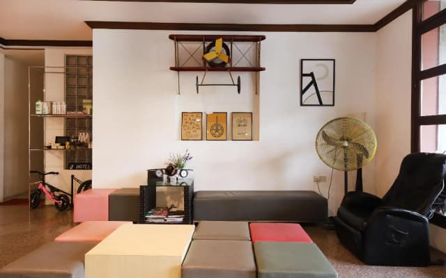 OYO 564 Y Hotel - photo 2