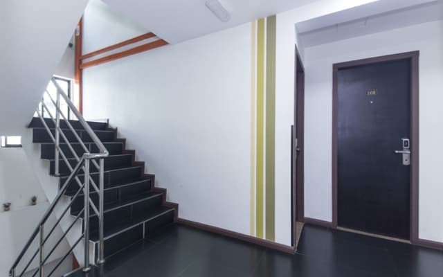 OYO 228 Basic Hotel - photo 2