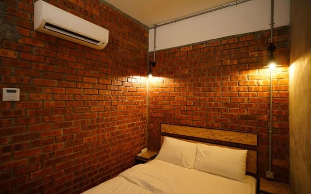 Brick Box Hotel - photo 3