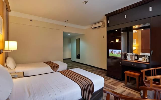 Palace Hotel - photo 3