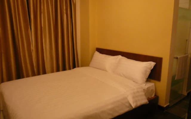 101 Lake View Hotel Puchong - photo 3