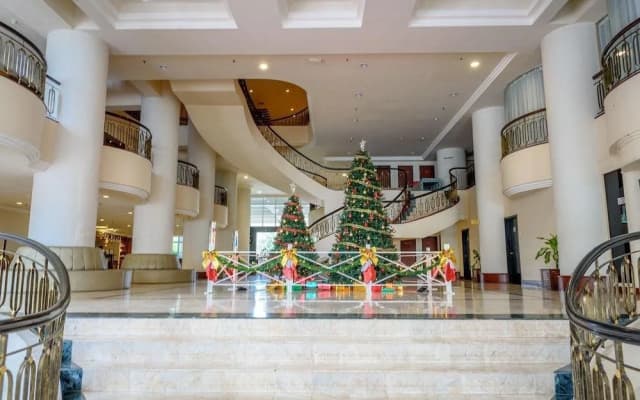 H Beach Suite at Rainbow Paradise Beach Resort - photo 2