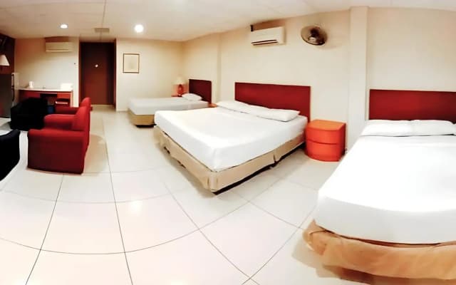 Harbour Inn Melaka - photo 3