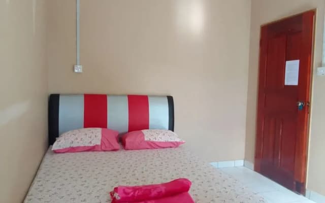 OYO Home  90588 Nadine Guesthouse - photo 3