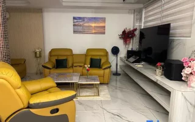 Sri Bahagia Castle Homestay - photo 4