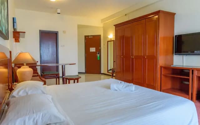 H Beach Suite at Rainbow Paradise Beach Resort - photo 5
