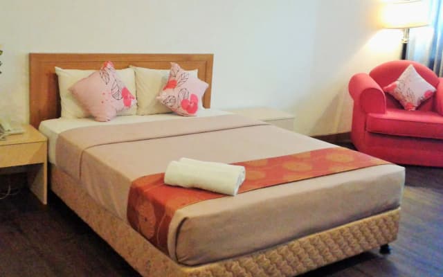 JB Central Hotel - photo 4