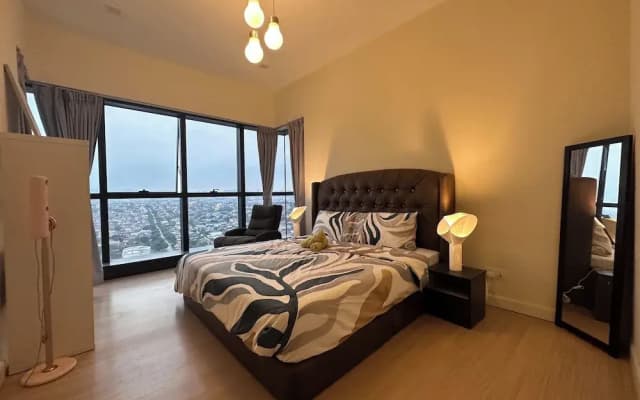 Skyline Luxe 4BR Retreat with En-suites - photo 4