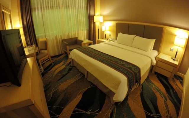 Imperial Palace Hotel - photo 2