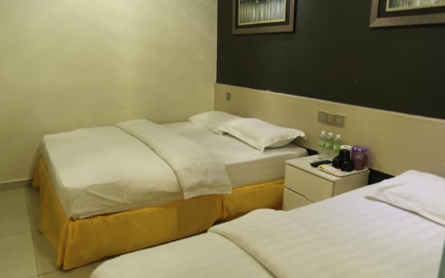 Putra One Avenue Hotel - photo 4