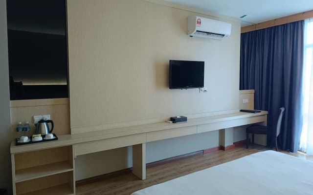 Lintas Platinum Hotel - photo 4