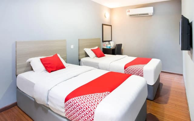 OYO 383 V3 Hotel Nusajaya - photo 4