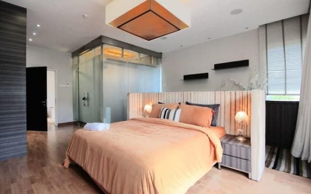Chic 4BR Oasis With Gazebo, Your Dream Getaway - photo 2