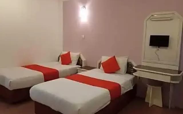 G City Hotel - photo 4