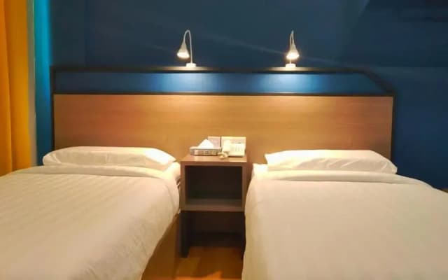 Uptown Hotel - photo 4