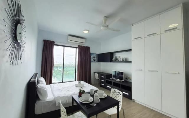 PJ The Grand by SkyLimit Suites - photo 3