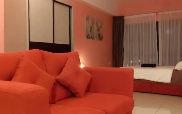 HB1611 Lake view studio unit,Hyve, Cyberjaya, Free WiFi, Netflix, Pool, Free Parking - photo 5