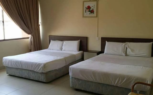 Dragon & Phoenix Hotel - photo 3