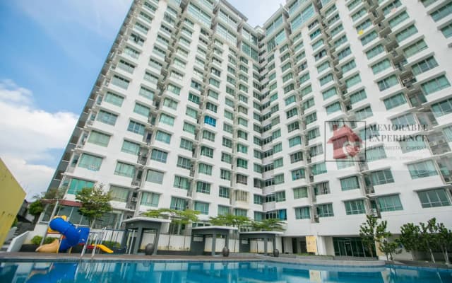Express Check-in Deluxe Cozy Studio for 1-2Pax WIFI Indoor Carpark TV Fridge Washing Machine - photo 3