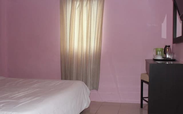 YH Hotel - photo 2