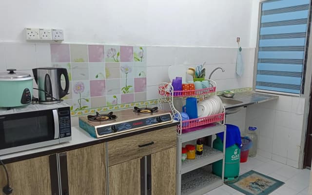 COZY HOME KLIA SEPANG with Aircond and Free Wi-Fi - photo 4