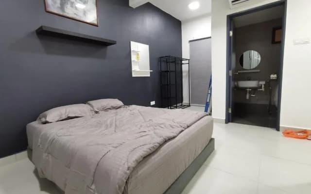 Duplex Apartment Lakeview - Free Netflix & WiFi - photo 3