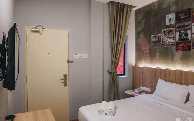 CIQ HOTEL at Jalan Trus - photo 3