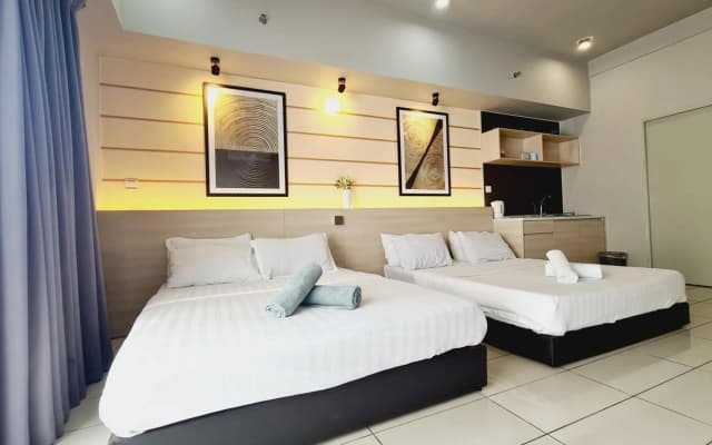 Aeropod 2 Queen Bed Near Airport & KK city Free Parking Netflix - photo 2