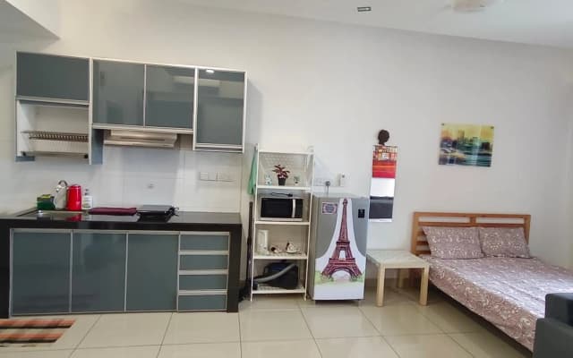 Glenmarie Utropolis Tower 1 by Kroll Home2stay with UNIFI TV Wifi Studio Apt - photo 2