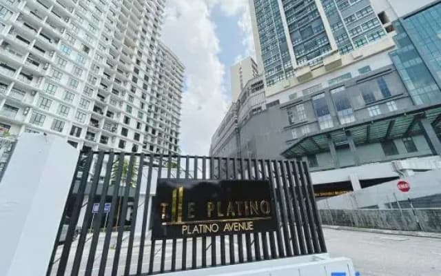 PLATINO SERVICE APARTMENT, 2BR Family Suite, Next to Paradigm mall JB with Big Patio & Pool Access - photo 2