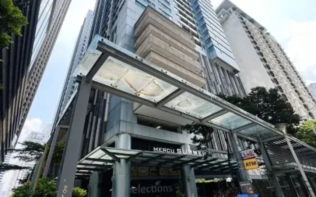 Mercu summer suites klcc luxury couple 1 bed room apartment with wifi netflix by Top R - photo 4