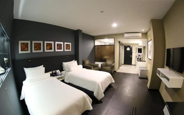 Bedrock Hotel - photo 4