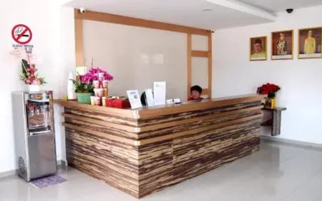 Aloha Hotel - photo 2