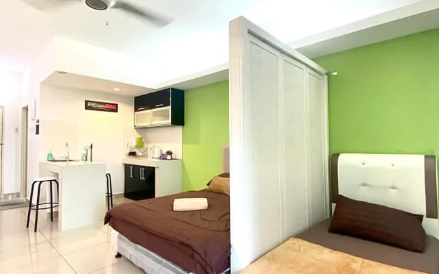 Private Studio Viana Court Service Apartment 3 with private parking - photo 4