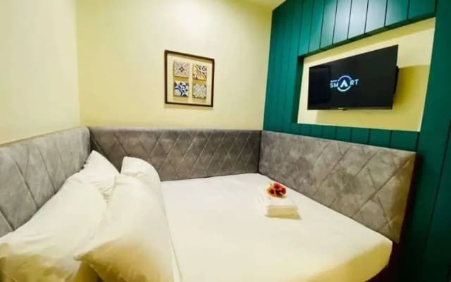 Bishop Hotel - photo 5
