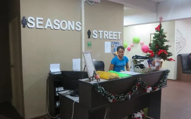 Seasons Street Lodge - photo 2