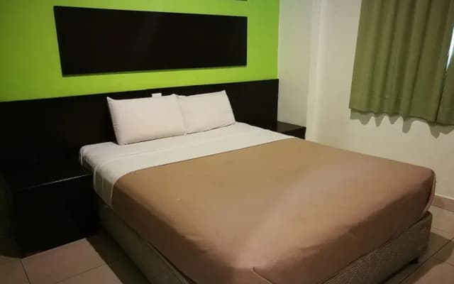 Tropicana Inn - photo 5