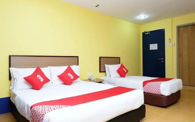 OYO 89352 Golden Terminal Lodge - photo 3