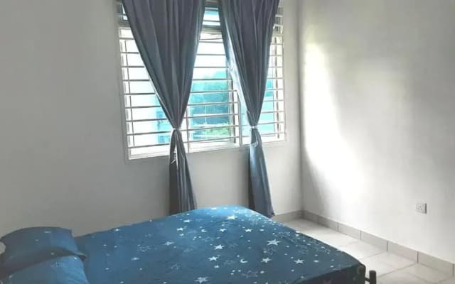 Comfy 3-Bedroom Apartment - photo 4