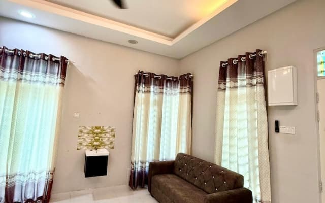 Homestay Selesa KKT Guesthouse - photo 5