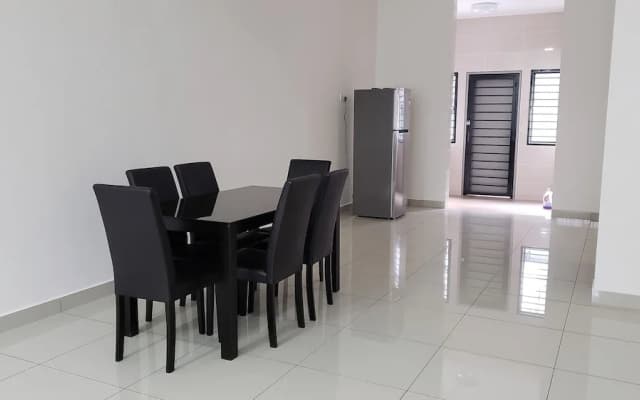 SR Home Stay at KLIA - photo 3
