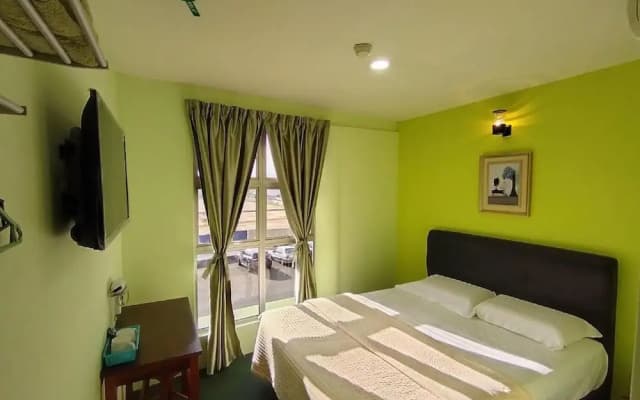 OYO 91195 Dancenter Seremban 2 Near Snow - photo 3
