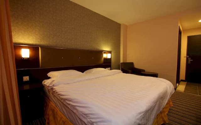 1 City Hotel - photo 4