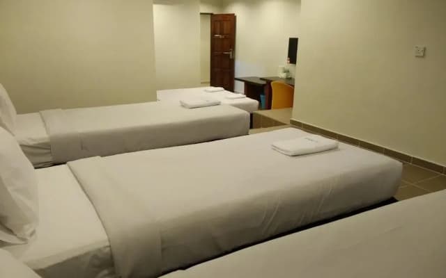 Station Gold Budget Hotel - photo 5