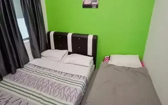 Cameron's Square Apartment - photo 5